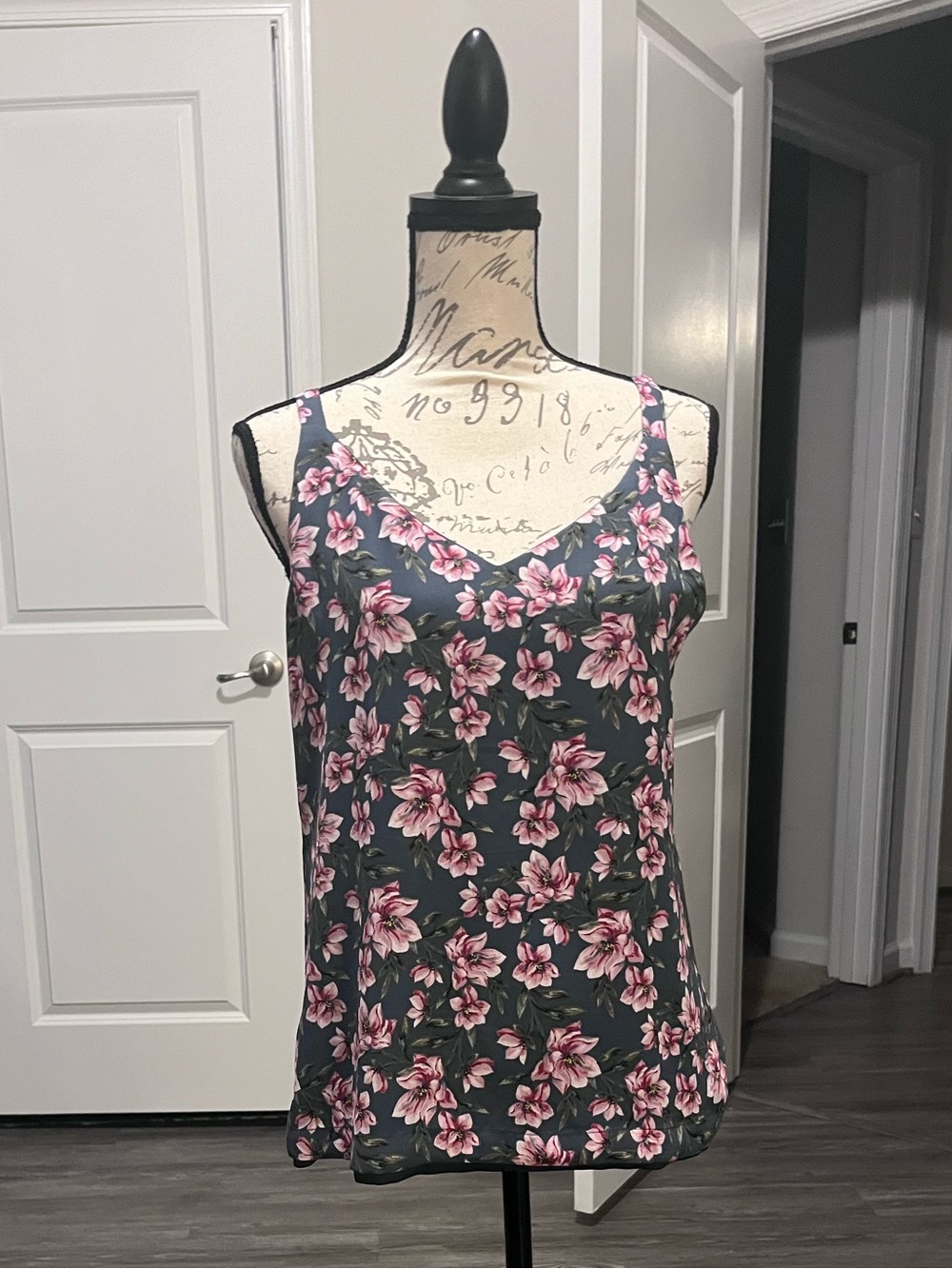 White House Black Market blue Floral V-Neck reversible tank